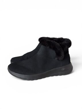 Skechers Women's On The Go Joy Bundle Up Black Boot Size  10